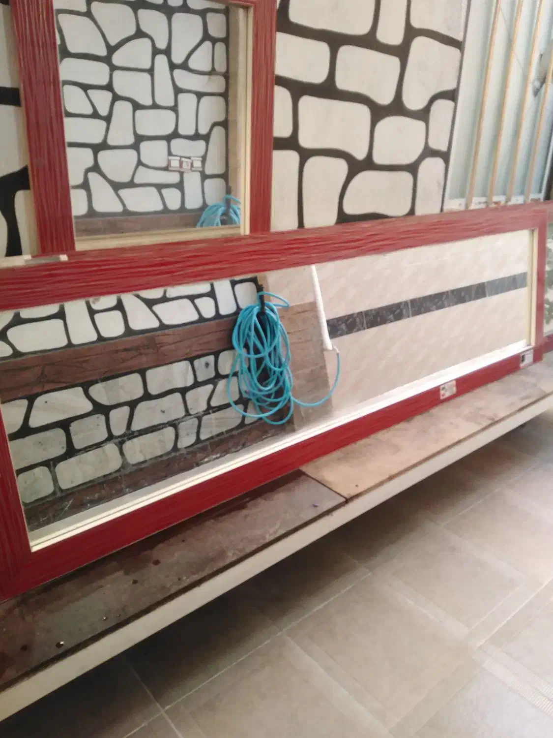 اینه|آینه|مشهد, خواجه ربیع|دیوار