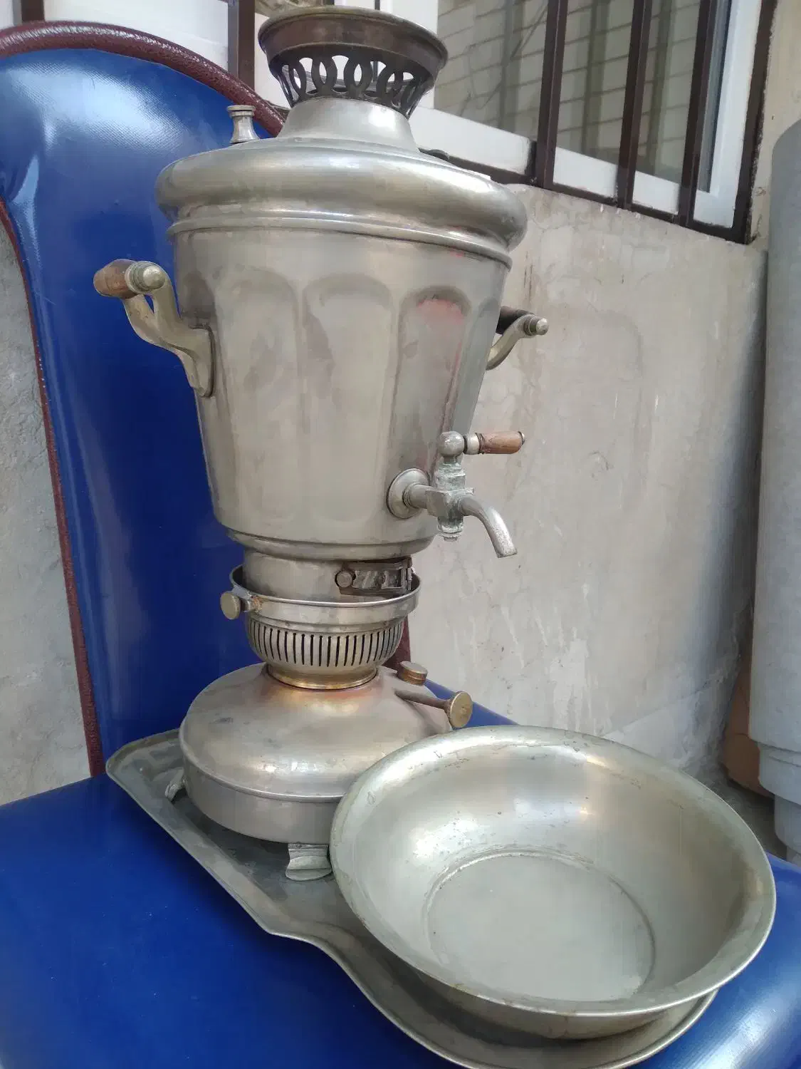 سماور|کلکسیون اشیاء عتیقه|ری, شهید غیوری (ابن باویه)|دیوار