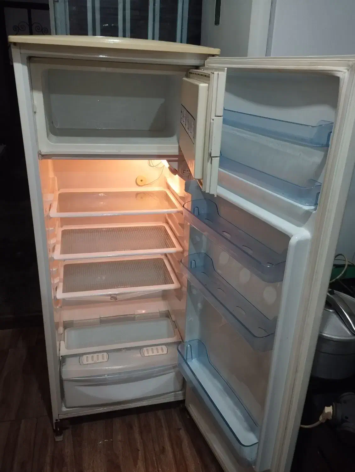 یخچال فریزرفلور15فوت درحدصفرکاملاسالم|یخچال و فریزر|رشت, عینک|دیوار