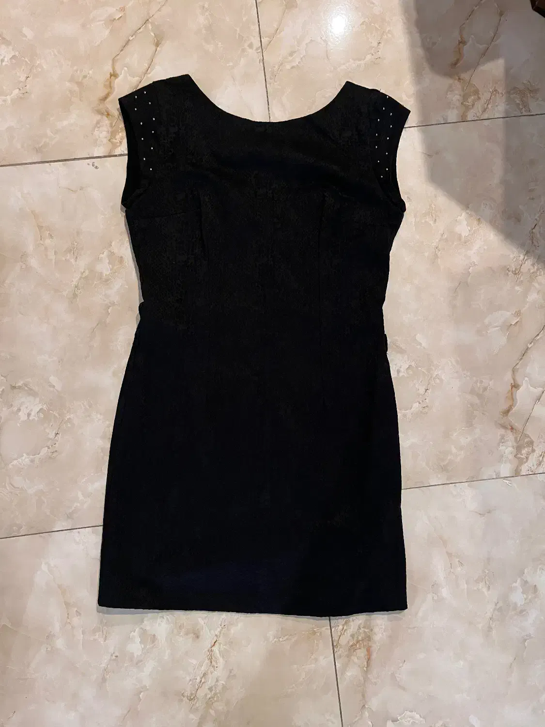 لباس مجلسی|لباس|اصفهان, قلعه طبره|دیوار