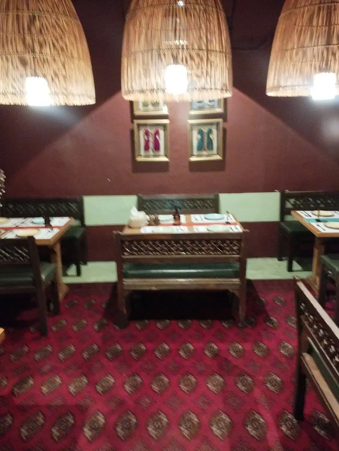 ویتر خانم یا اقا تمام وقت|استخدام خدمات فروشگاه و رستوران|تهران, امانیه|دیوار