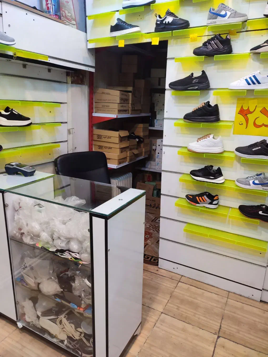 اجاره مغازه بازار بزرگ ری،روی پله ورودی|اجارهٔ مغازه و غرفه|ری, سرتخت|دیوار