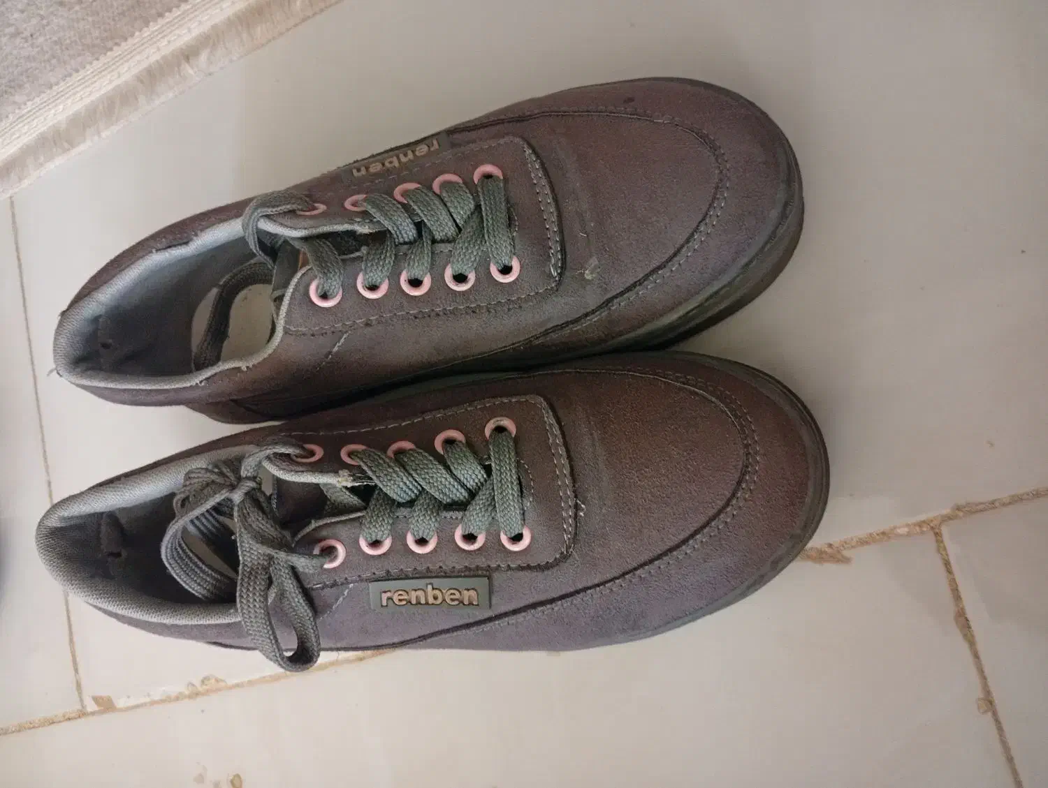 دوجفت کفش.|کیف، کفش، کمربند|فیروزه, |دیوار