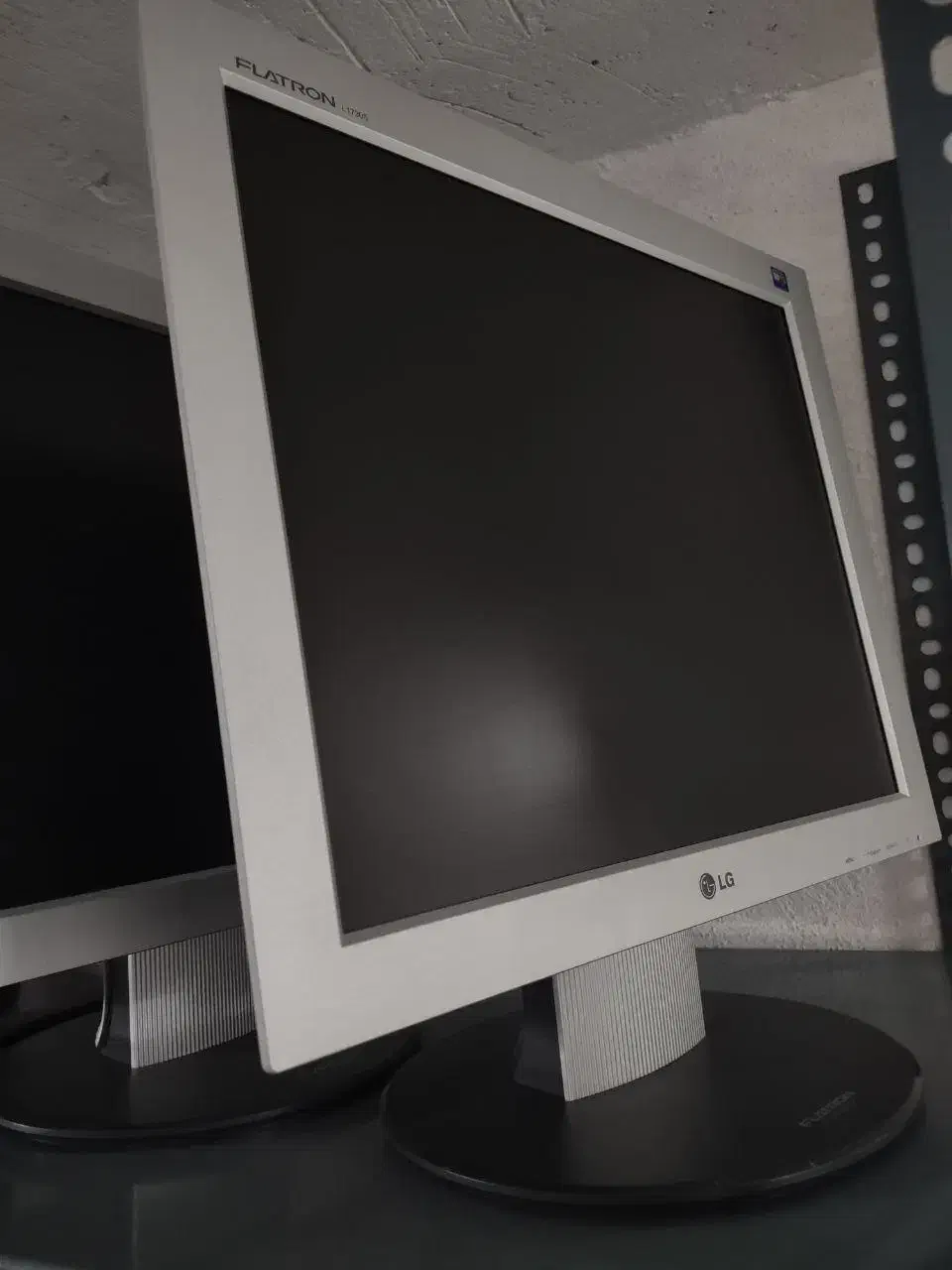 نمایشگر الجی|قطعات و لوازم جانبی رایانه|کاشان, کشاورز|دیوار