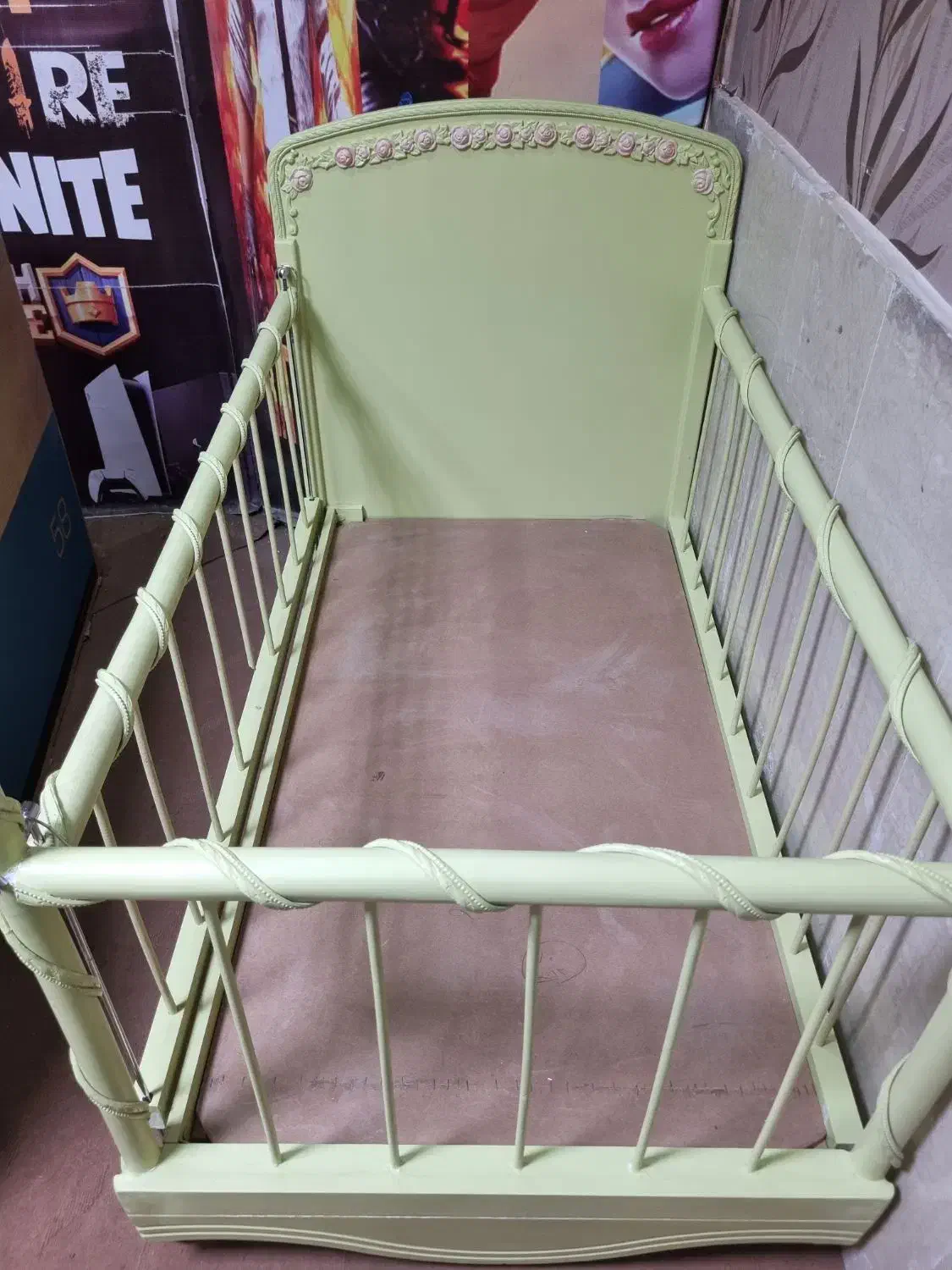 تخت کودک|تخت و صندلی بچه|تربت جام, فاز ۲ فرهنگیان|دیوار