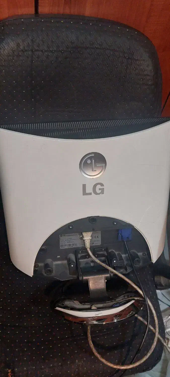 مانیتور  lg 17|قطعات و لوازم جانبی رایانه|تهران, بهار|دیوار
