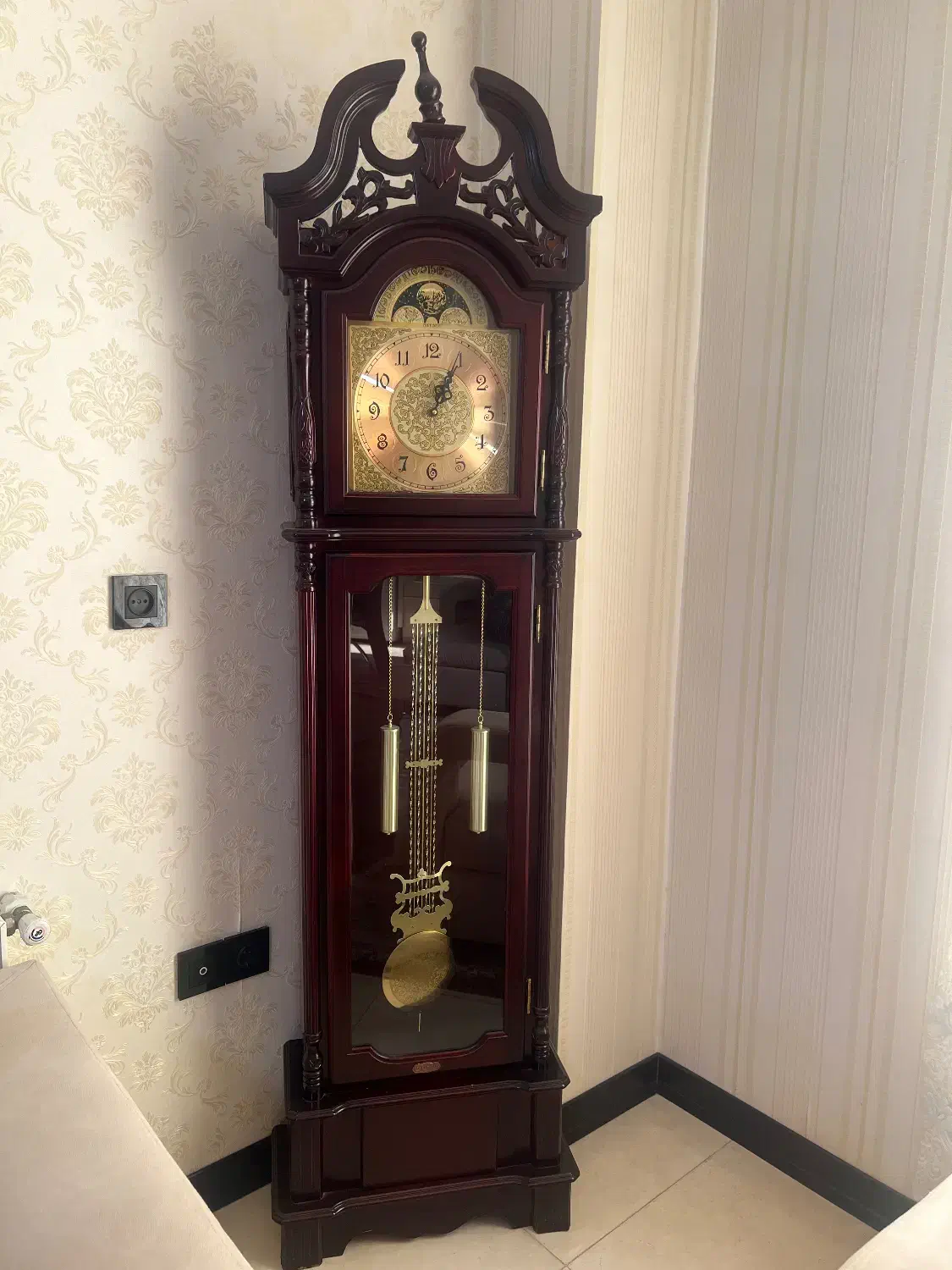 لوازم منزل  بوفه ،ساعت ،تخت ،فرش  سینما خانگی|حراج|آمل, |دیوار