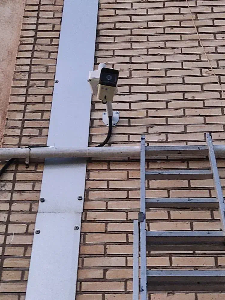 خدمات دوربین مدار بسته|خدمات پیشه و مهارت|کاشان, زیارتی|دیوار