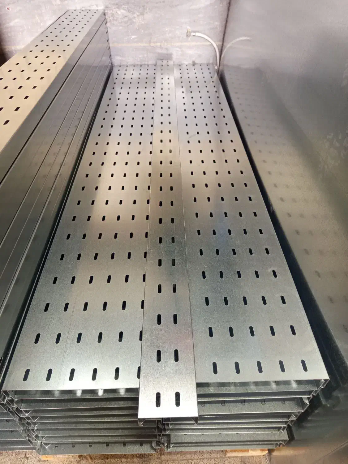 تولید سینی کابل و نردبان کابل با هراندازه وضخامت|مصالح و تجهیزات ساختمان|برخوار, |دیوار