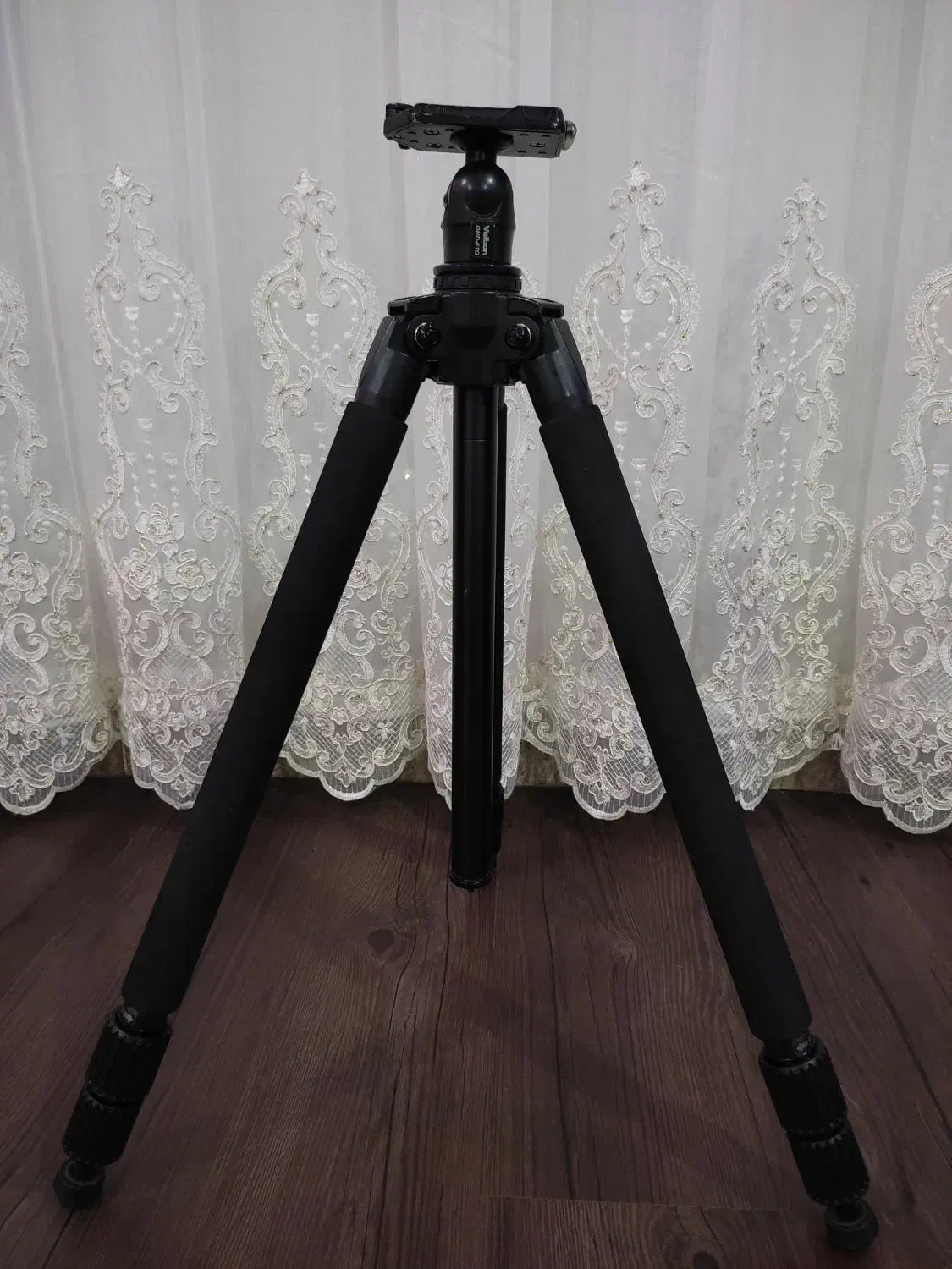 سه پایه عکاسی فیبر کربنی Velbon|دوربین عکاسی و فیلم‌برداری|تهران, فردوسی|دیوار