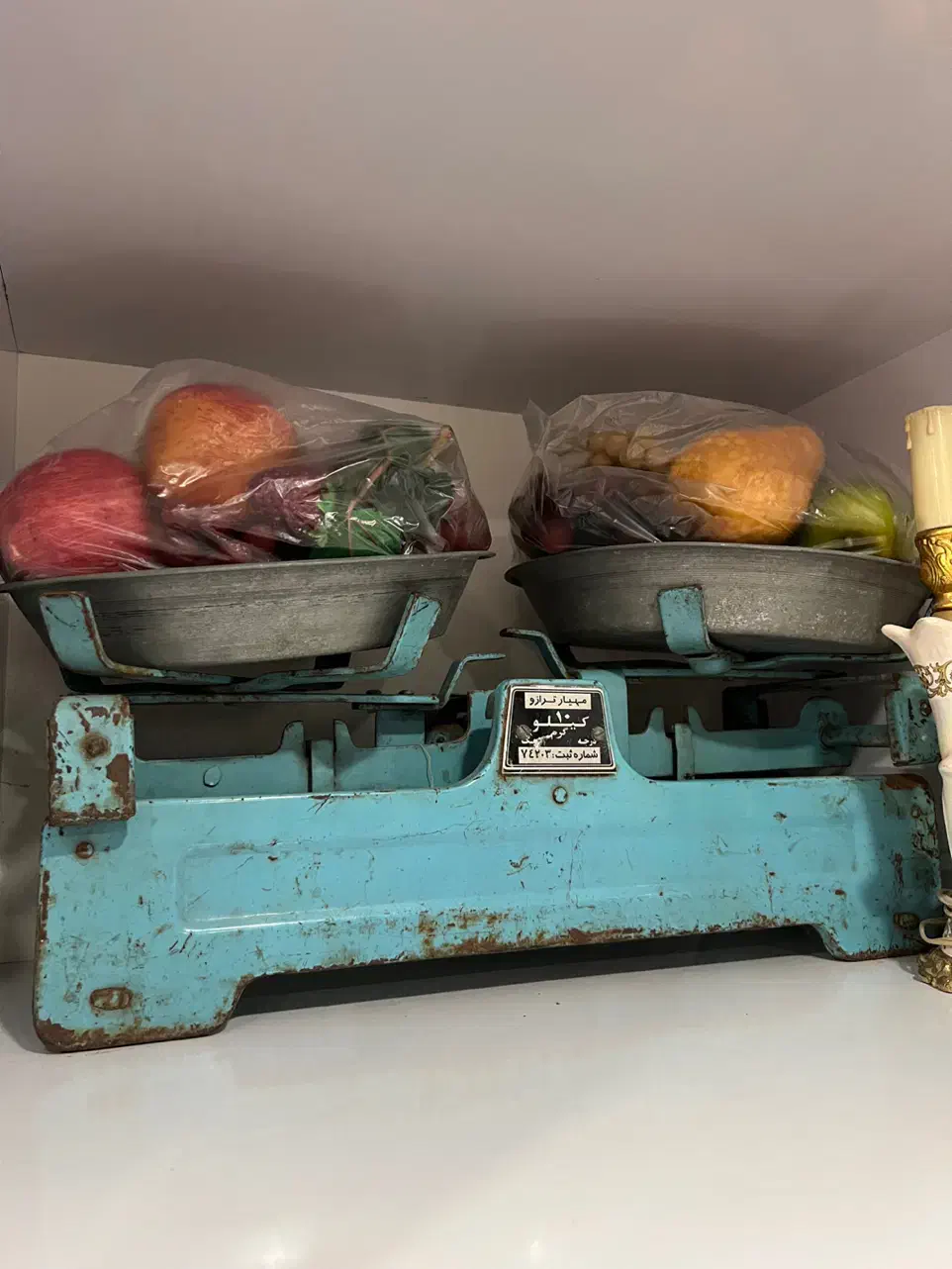 ترازو قدیمی|کلکسیون اشیاء عتیقه|رشت, معلم|دیوار