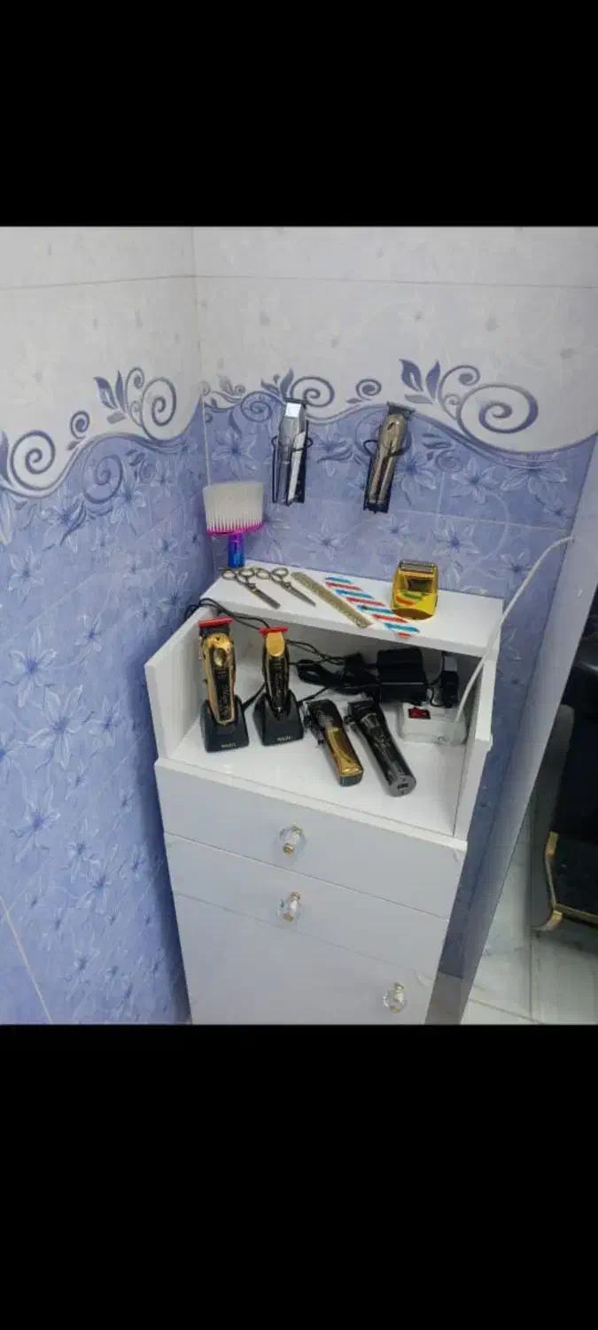 دکور آرایشگاه|آرایشگاه و سالن‌های زیبایی|الیگودرز, |دیوار