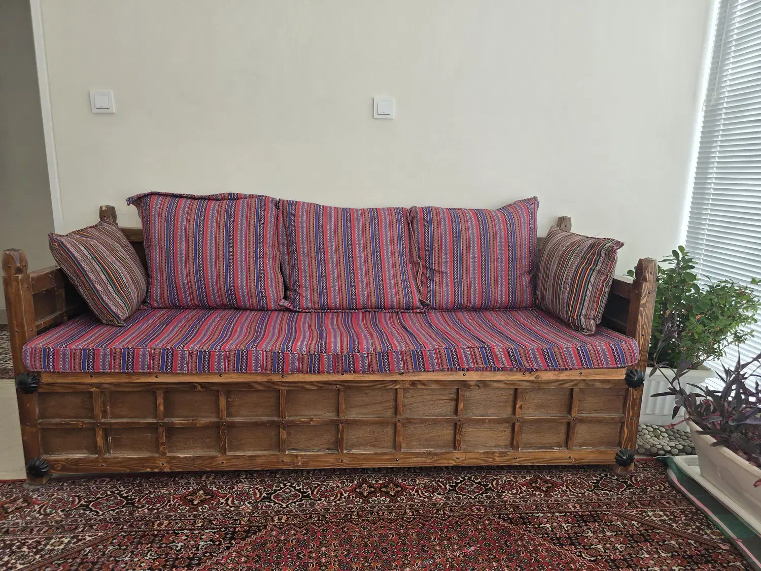 مبل سنتی چوبی|مبلمان خانگی و میز عسلی|همدان, |دیوار