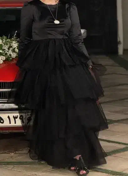 پیراهن مجلسی|لباس|رباط‌کریم, رباط‌کریم|دیوار