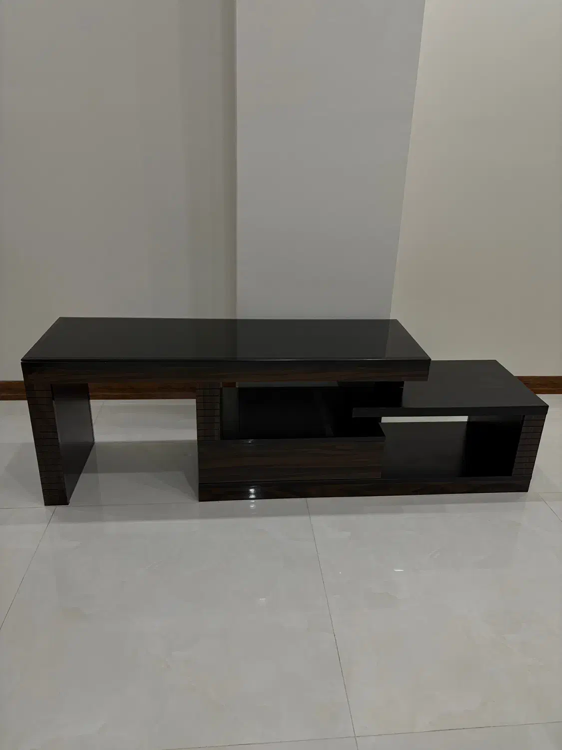 میز تلویزیون در حد نو (مقطوع)|میز تلویزیون|شاهین‌شهر, مخابرات (شهید بهشتی)|دیوار