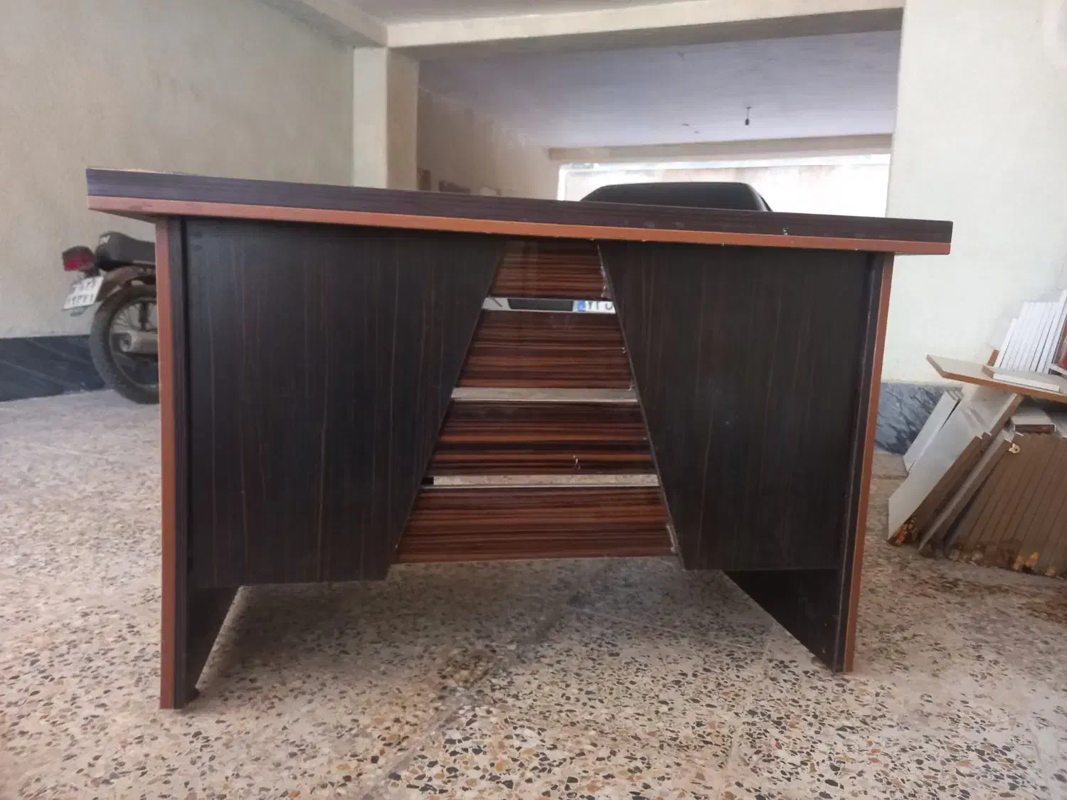 میز|مبلمان اداری|قشم, |دیوار