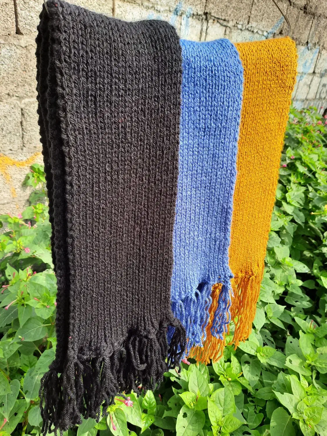 شال گردن دستبافت|لباس|رشت, هلال احمر|دیوار