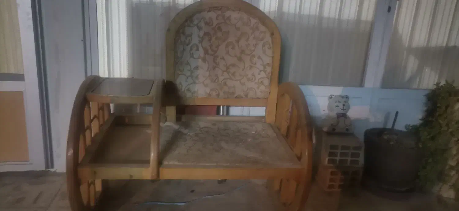 صندلی|صندلی و نیمکت|نجف‌آباد, شهدا|دیوار