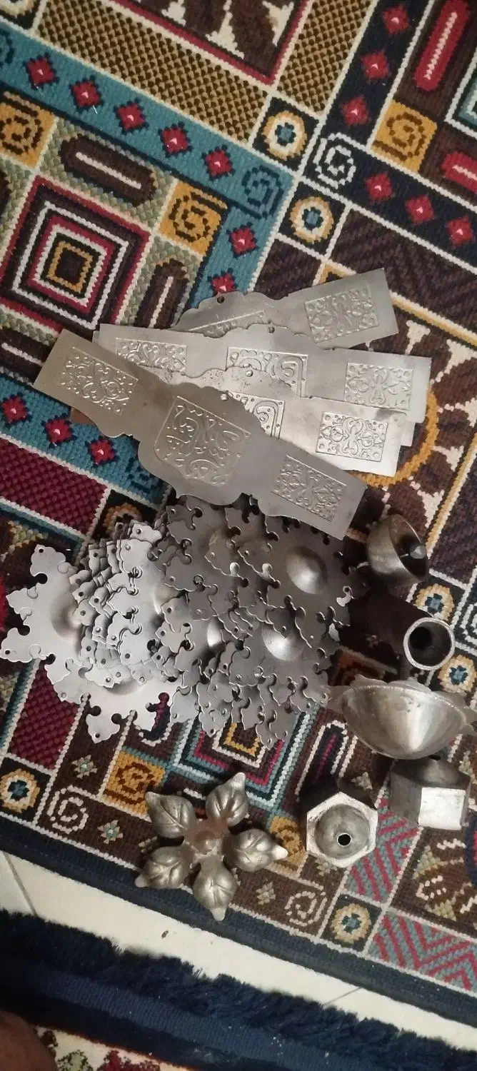 علامت اساس زیر بندی سردمی زنگ زنبق پلاک سرایی|کلکسیون اشیاء عتیقه|تهران, پونک|دیوار
