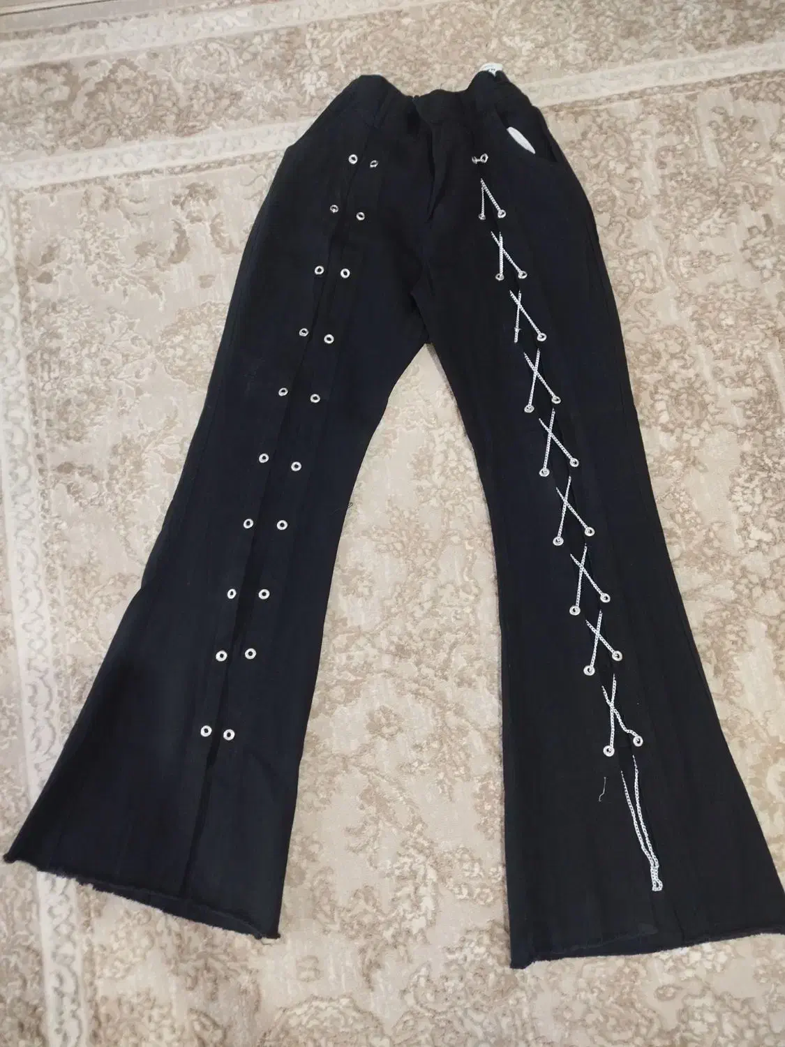 شلوار|لباس|نیشابور, هفده شهریور|دیوار