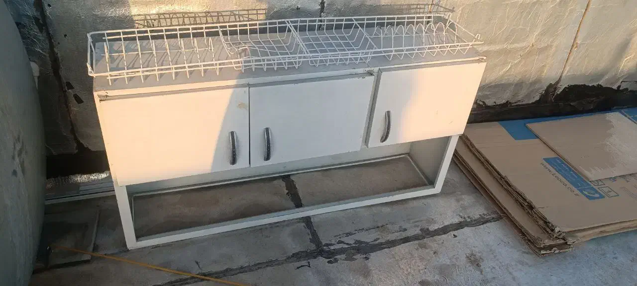 آبچکان کاملا سالم|آب‌چکان و نظم‌دهنده ظروف|جوانرود, |دیوار