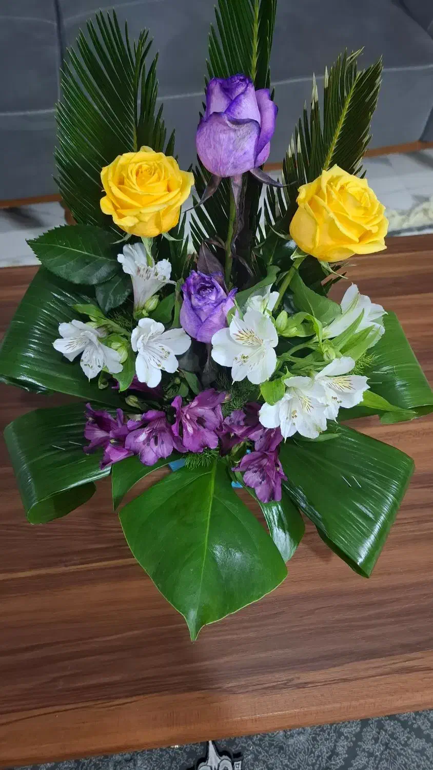 دسته گل طبیعی رز|گل و گیاه طبیعی|اصفهان, برازنده|دیوار