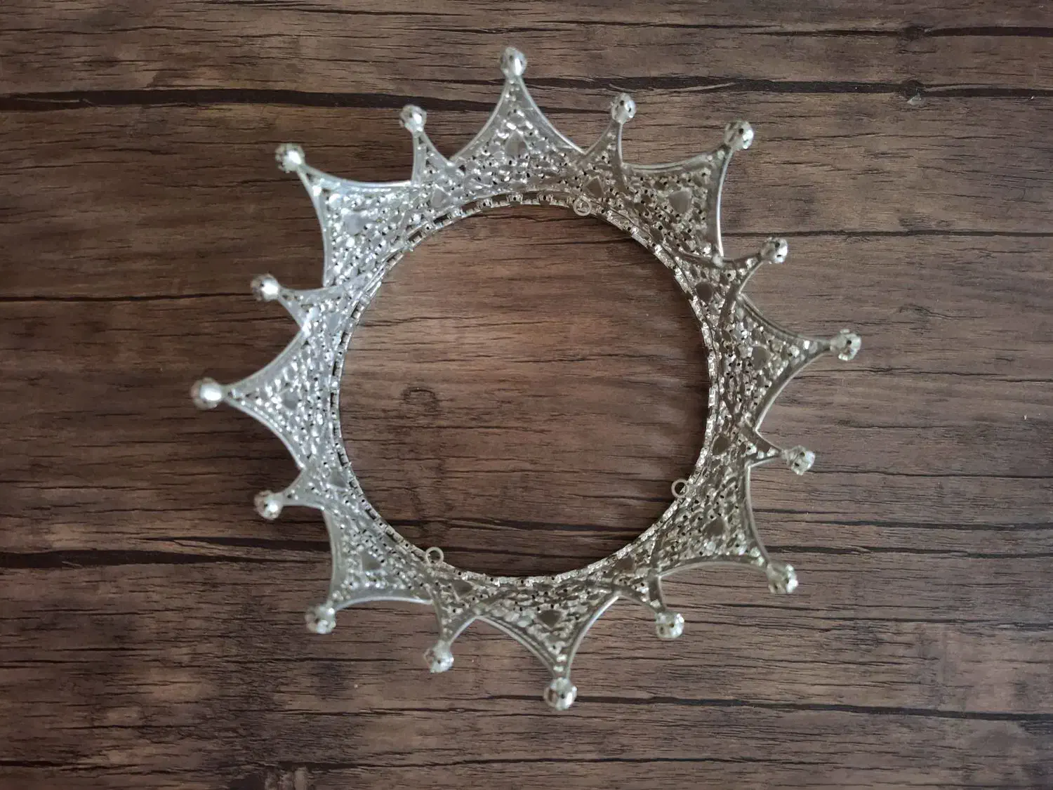 تاج|لباس|تهران, باغ خزانه|دیوار