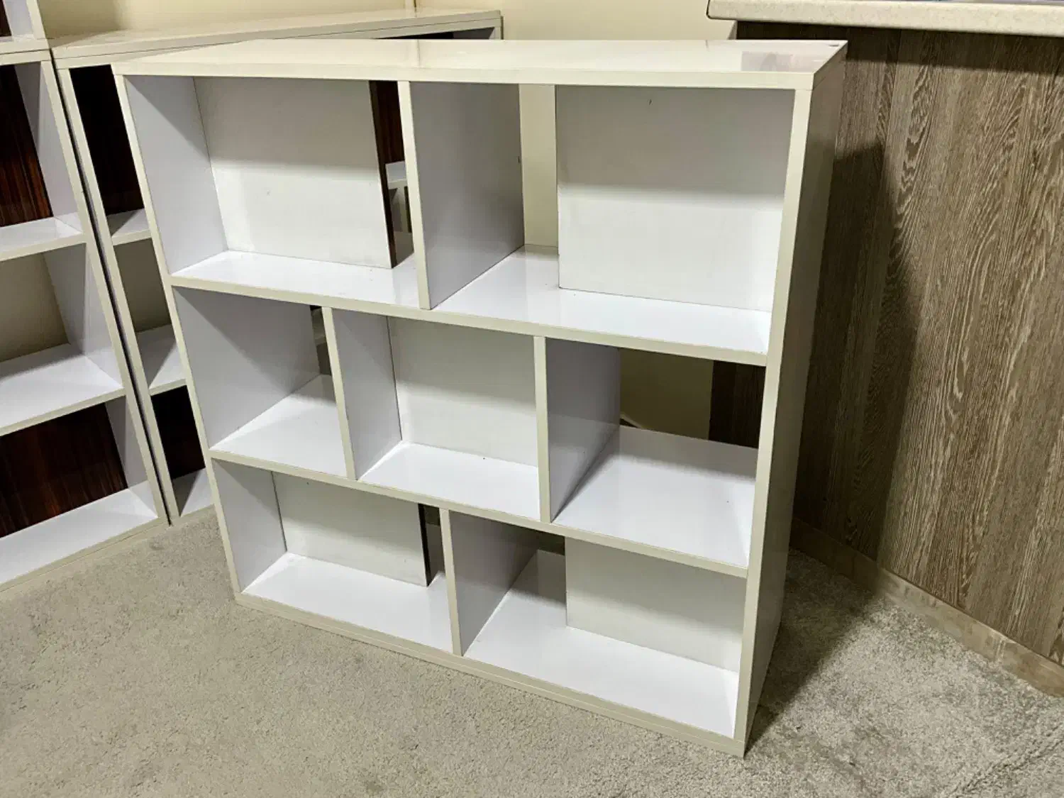 کمد دکوری هایگلس|کتابخانه، شلف، قفسه‌های دیواری|تهران, فلسطین (میدان انقلاب)|دیوار