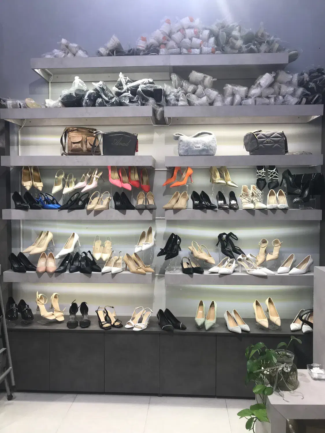 دکور کیف وکفش|فروشگاه و مغازه|مشهد, هفده شهریور|دیوار