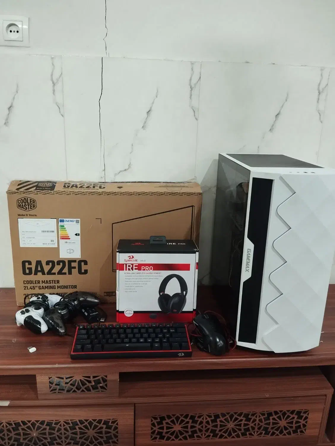 کامپیوتر گیمینگ RGB|رایانه رومیزی|شاهین‌شهر, شهرک گلدیس|دیوار