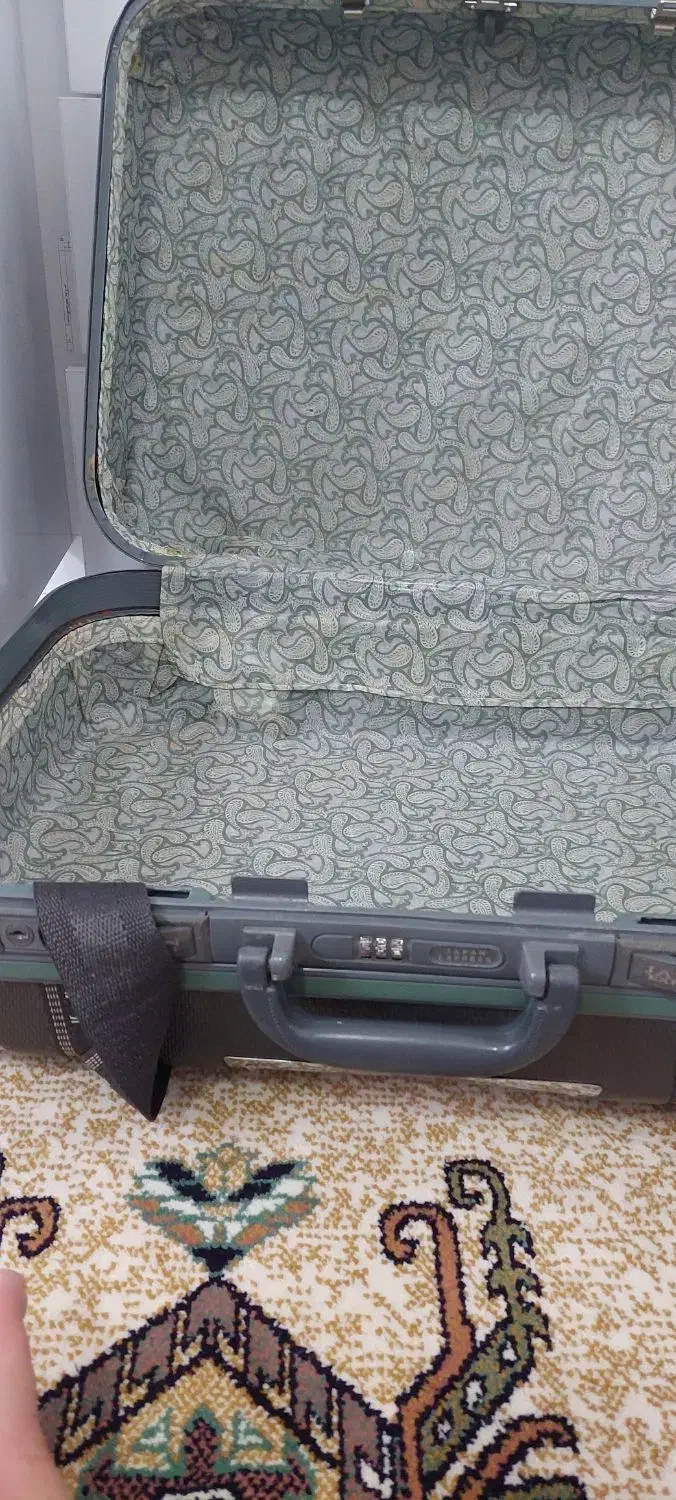 چمدان لباس|کیف، کفش، کمربند|سبزوار, قصبه غربی|دیوار