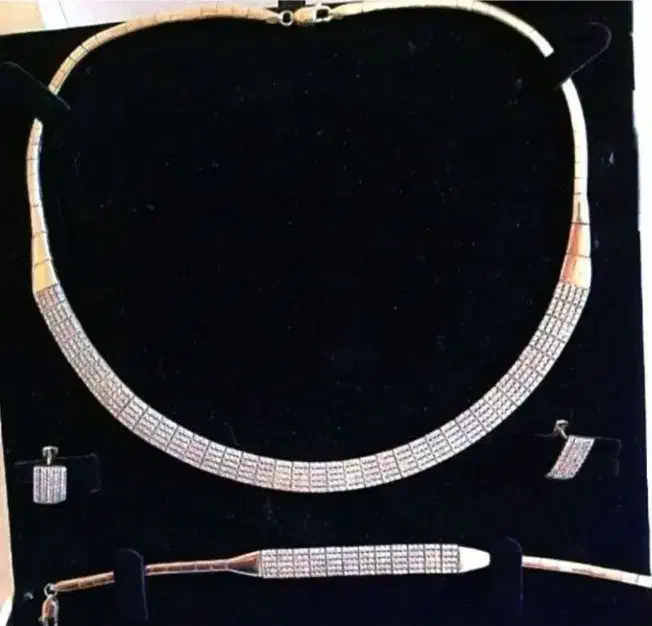 سرویس نقره عروس|جواهرات|اصفهان, صدف|دیوار