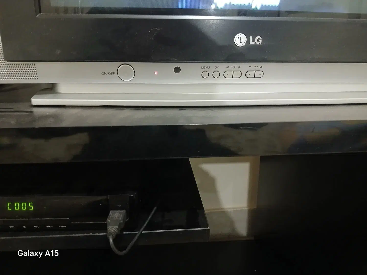 دو تا تلویزیون دیجیتال و بوفه ۲ م|تلویزیون و پروژکتور|تهران, فرحزاد|دیوار