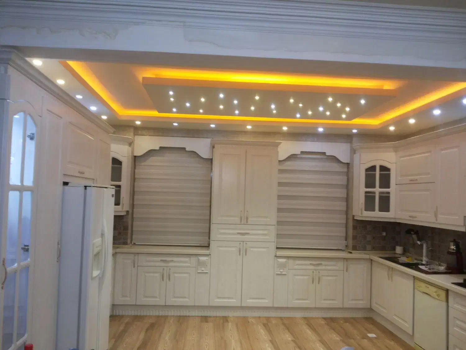 طراحی‌ و ساخت انواع کابینت و کمد دیواری|جاکفشی، کمد، دراور|پرند, فاز ۴|دیوار