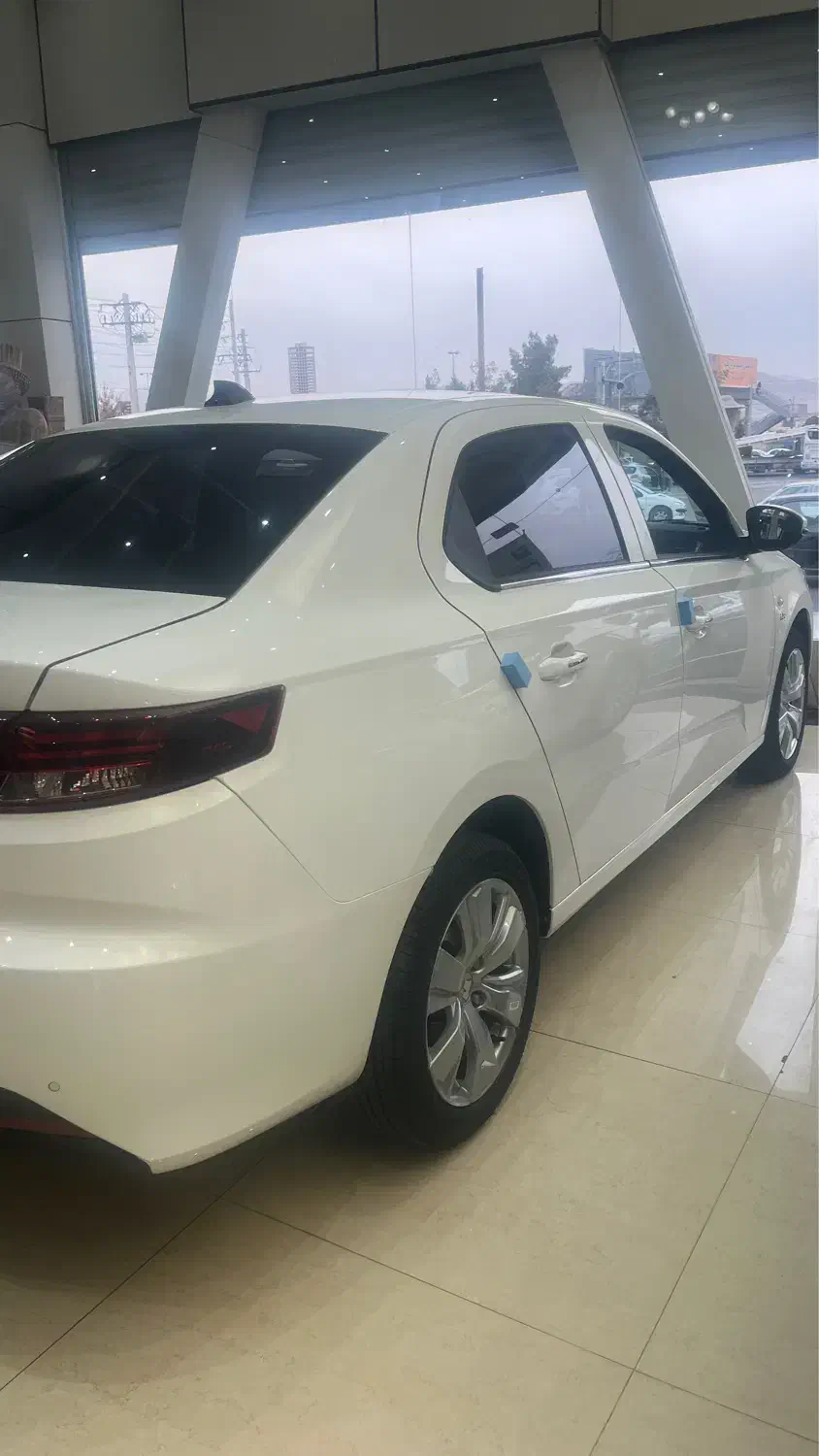 تارا اتومات رنگ سفید ۱۴۰۴|خودرو سواری و وانت|شیراز, شهرک بزین|دیوار