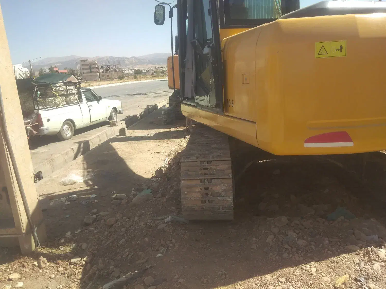 اجاره بیل میکانیکی روزانه و ماهی|ماشین‌آلات صنعتی|یاسوج, |دیوار