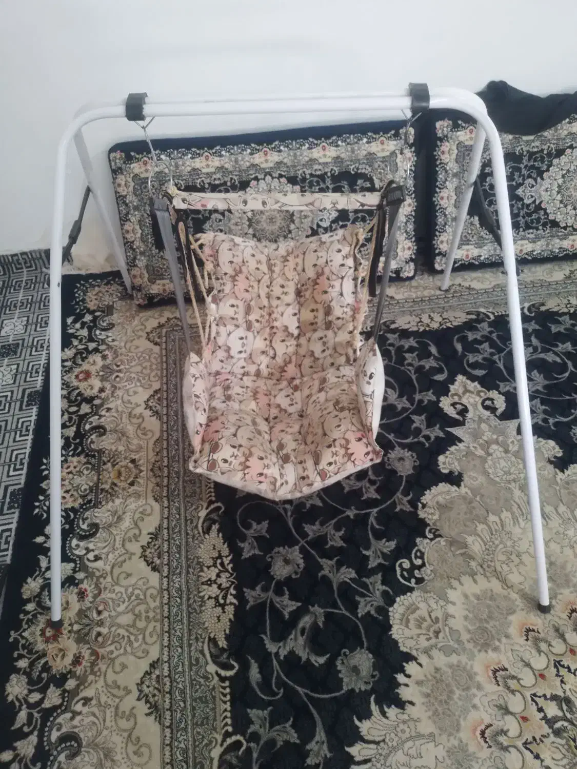 گهواره|تخت و صندلی بچه|زرندیه, |دیوار