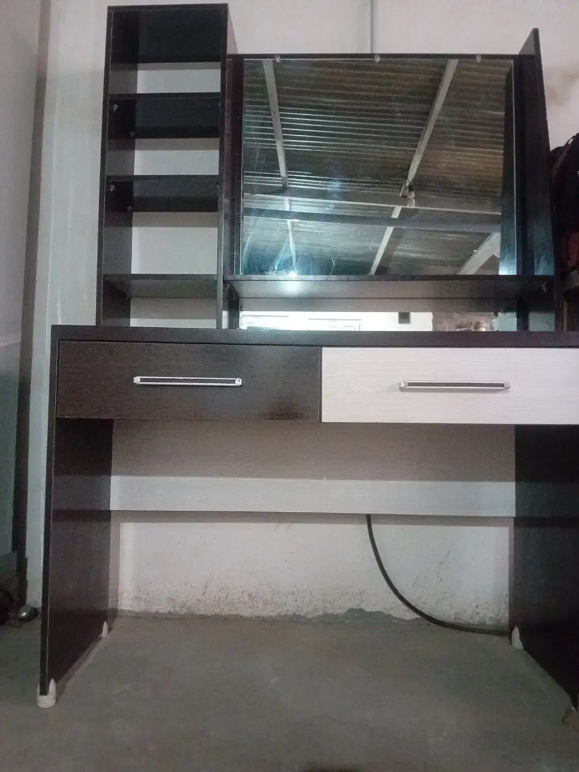 میز و صندلی آرایشگاه|آرایشگاه و سالن‌های زیبایی|رامیان, |دیوار