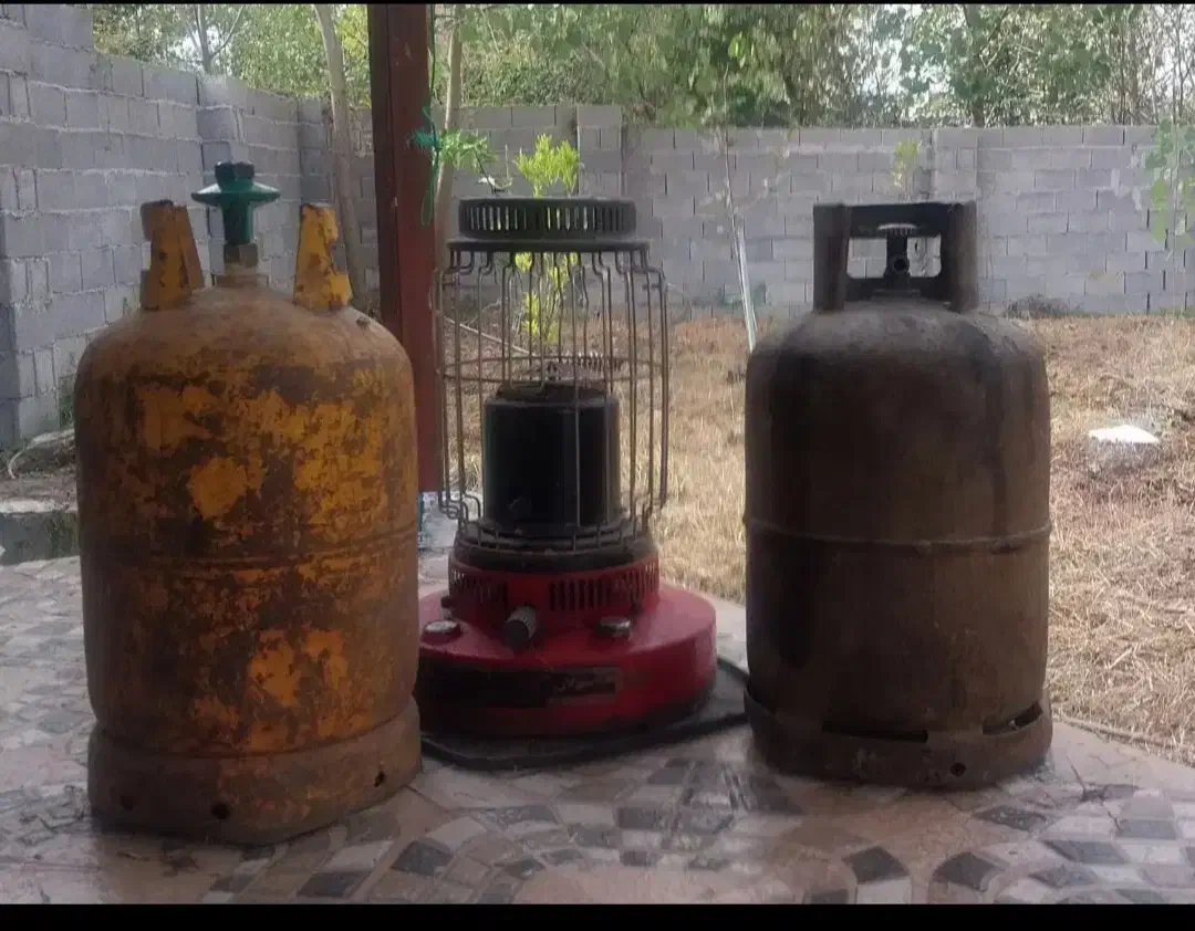 ۲عدد کپسول گاز ویک عدد چراغ خوراک پزی|اجاق گاز و لوازم برقی پخت‌وپز|فومن, |دیوار