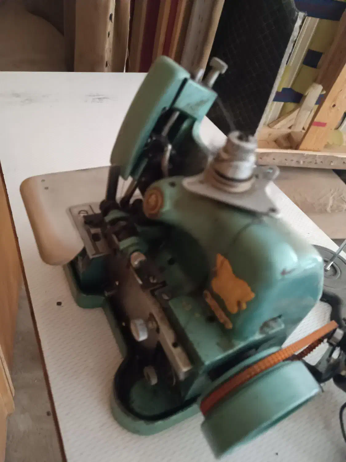 سردوز با پایه|چرخ خیاطی و ریسندگی|هشتگرد, خور|دیوار