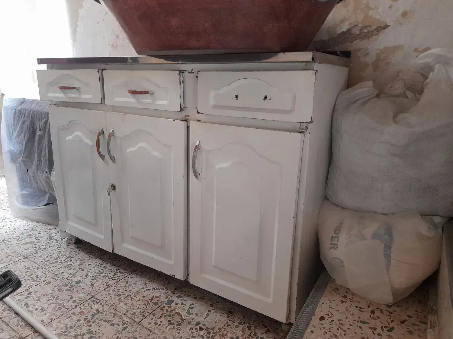 کابینت سه درب جنس قدیم|مصالح و تجهیزات ساختمان|کرمانشاه, |دیوار