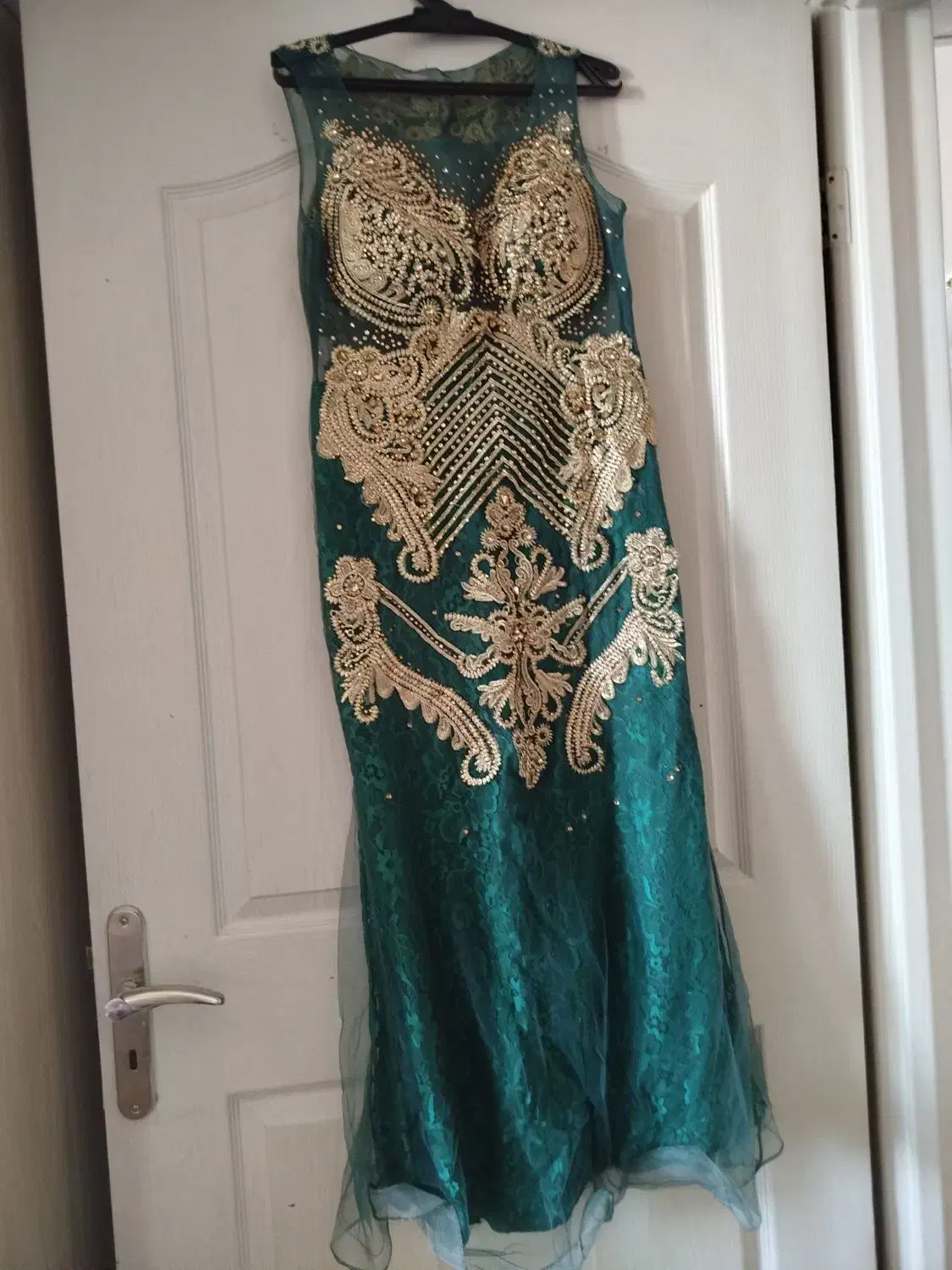 لباس مجلسی|لباس|برخوار, |دیوار