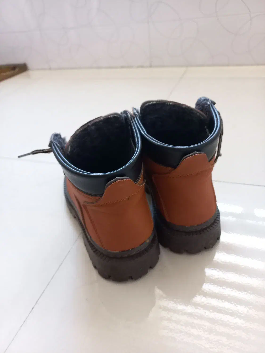 کفش|کیف، کفش، کمربند|کامیاران, |دیوار