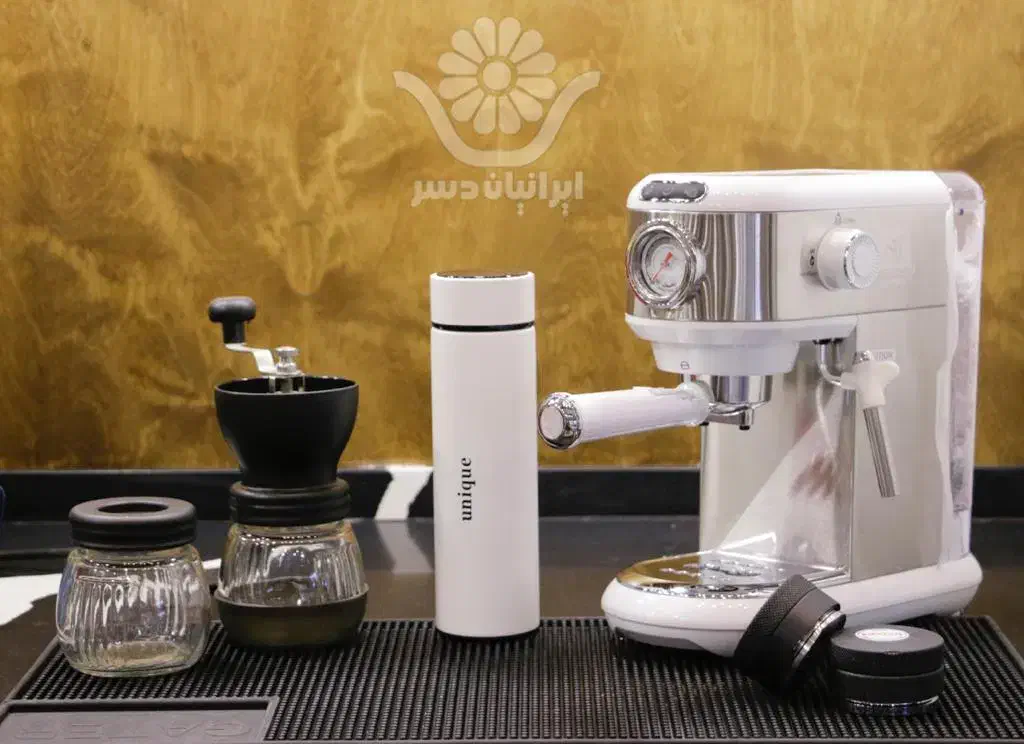 فروشنده و صندوق دار کافه قنادی|استخدام خدمات فروشگاه و رستوران|تهران,  امام زاده قاسم (نیاوران)|دیوار