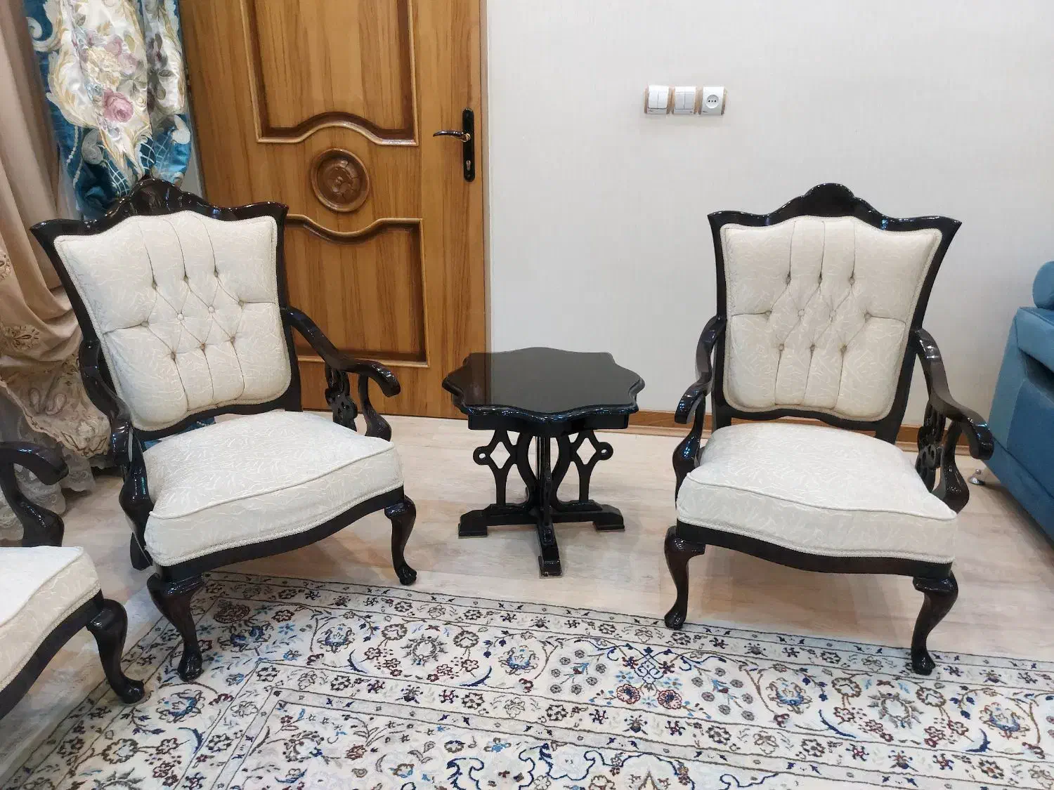 مبل کلاسیک پذیرایی|مبلمان خانگی و میز عسلی|شاهینشهر, نظامی|دیوار