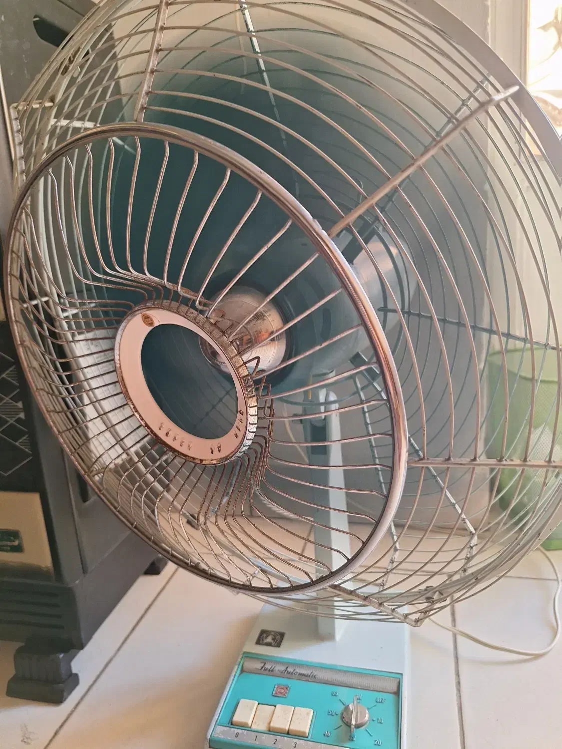 پنکه قدیمی ک د ک بکر و دستنخورده|پنکه و تصفیه‌کنندهٔ هوا|تهران, شهرک صدرا|دیوار