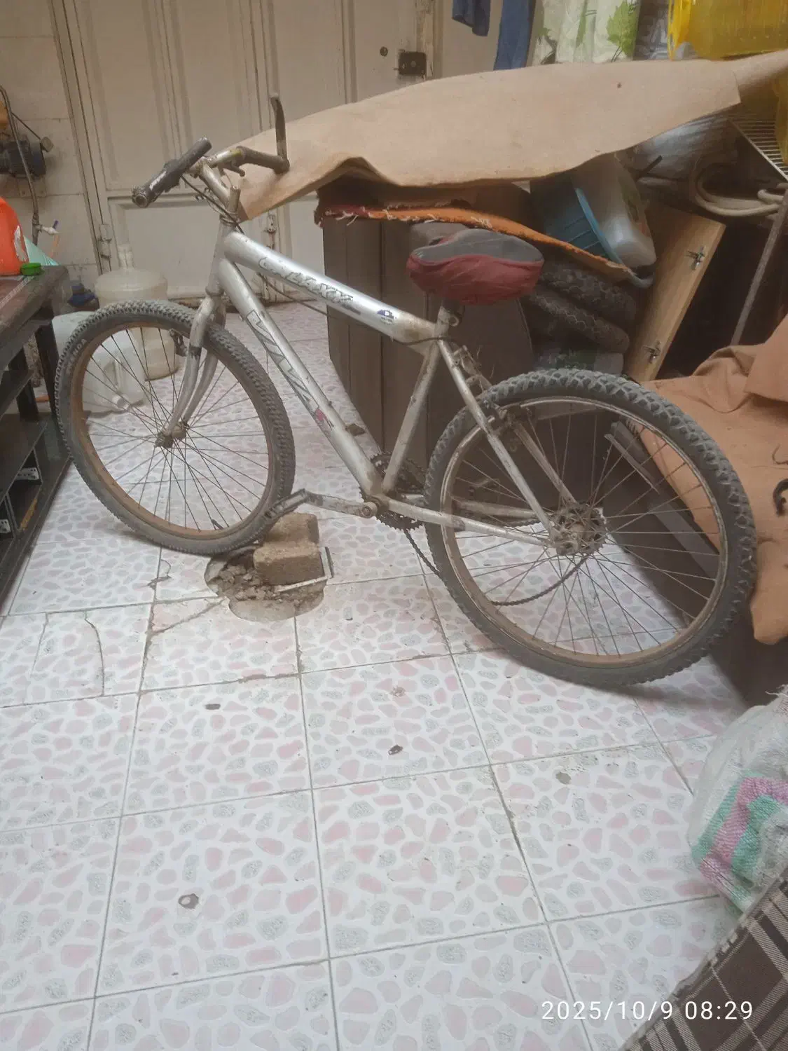 دوچرخه|دوچرخه، اسکیت، اسکوتر|اهواز, منبع اب|دیوار