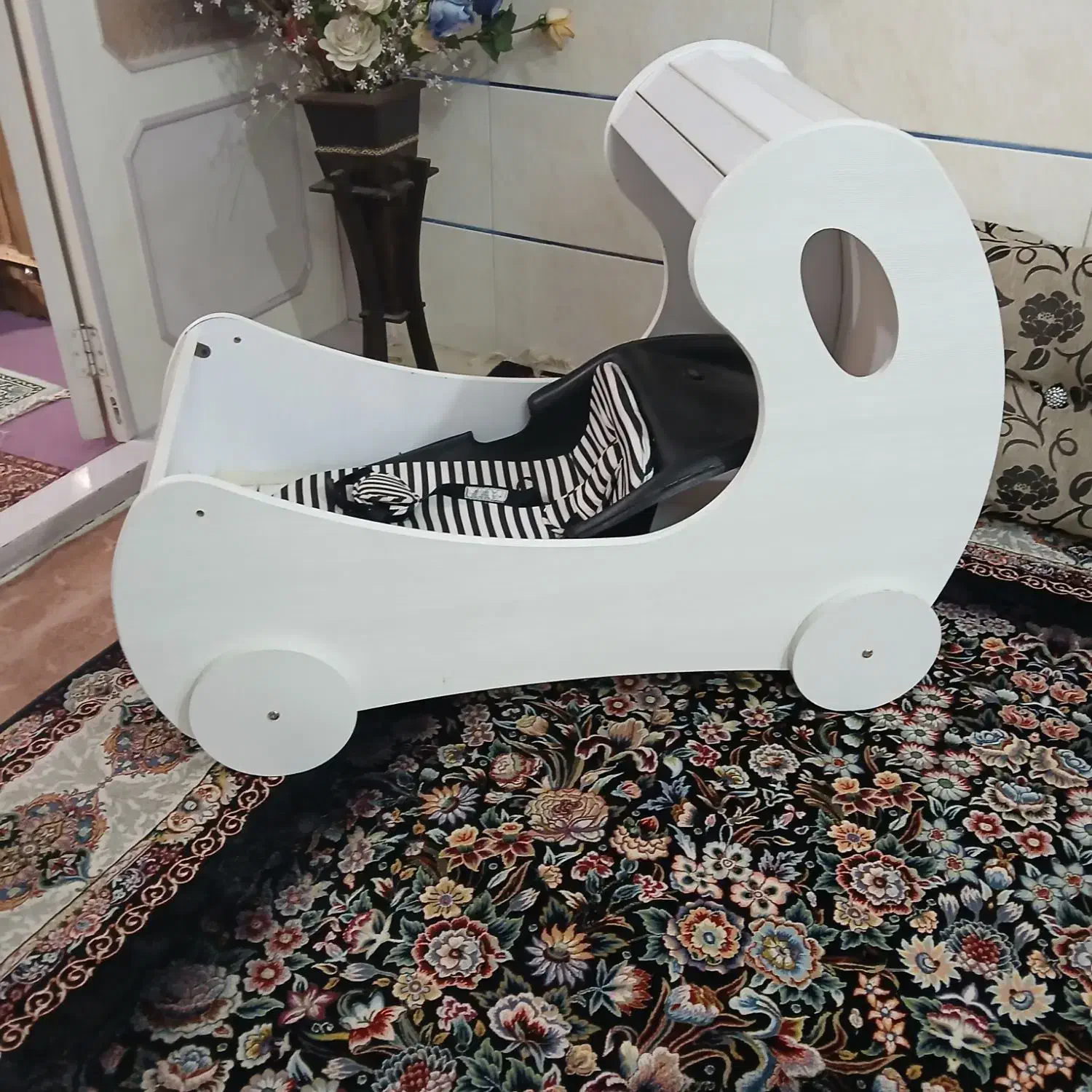 گهواره نوزاد|تخت و صندلی بچه|زنجان, |دیوار