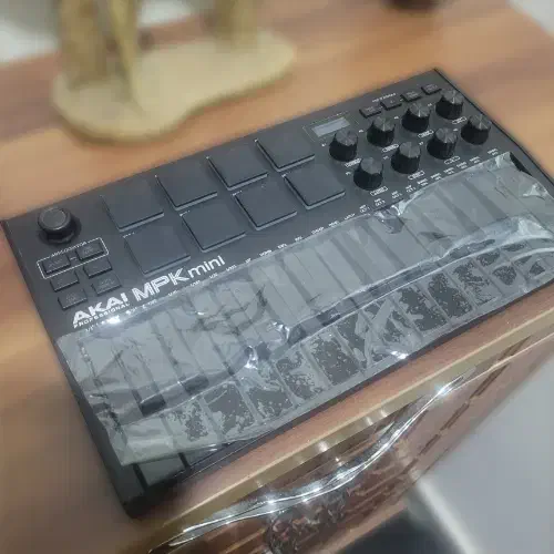 میدی کنترلر حرفه‌ای AKAI MPK Mini MKIII در حد نو|پیانو، کیبورد، آکاردئون|تهران, نیروی هوایی (پیروزی)|دیوار