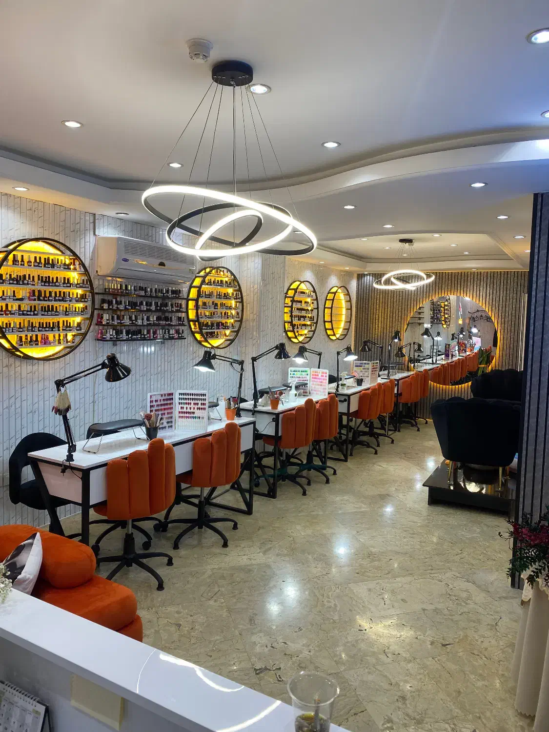 اجاره میز ناخن|خدمات آرایشگری و زیبایی|ری, شهادت|دیوار